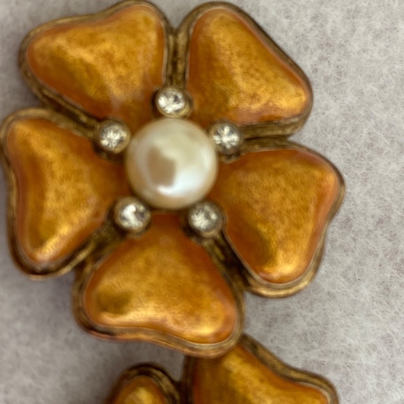 CAROLEE Luxury Floral Clip On Enamel Rosette Vintage Earrings - Picture 3 of 7